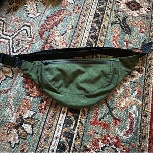 Bnwt baggu crescent fanny